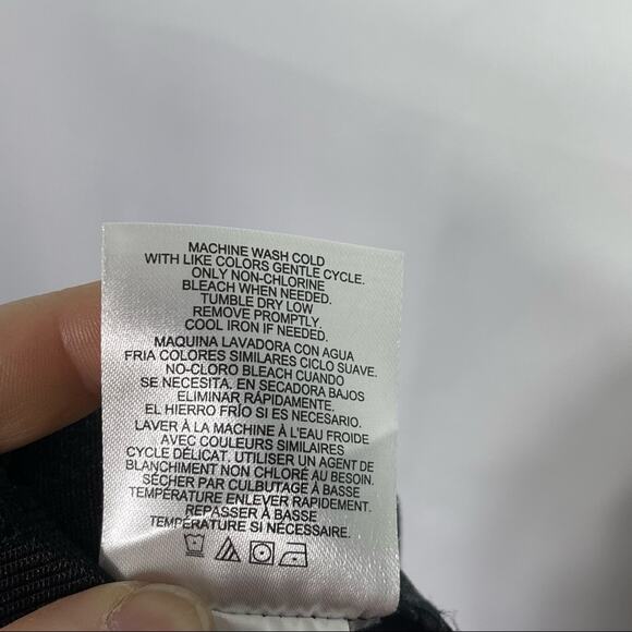 Ellen Tracy, Cool Floral Print Skirt, Size XL. Elastic Panel in waistband! - Picture 5 of 6